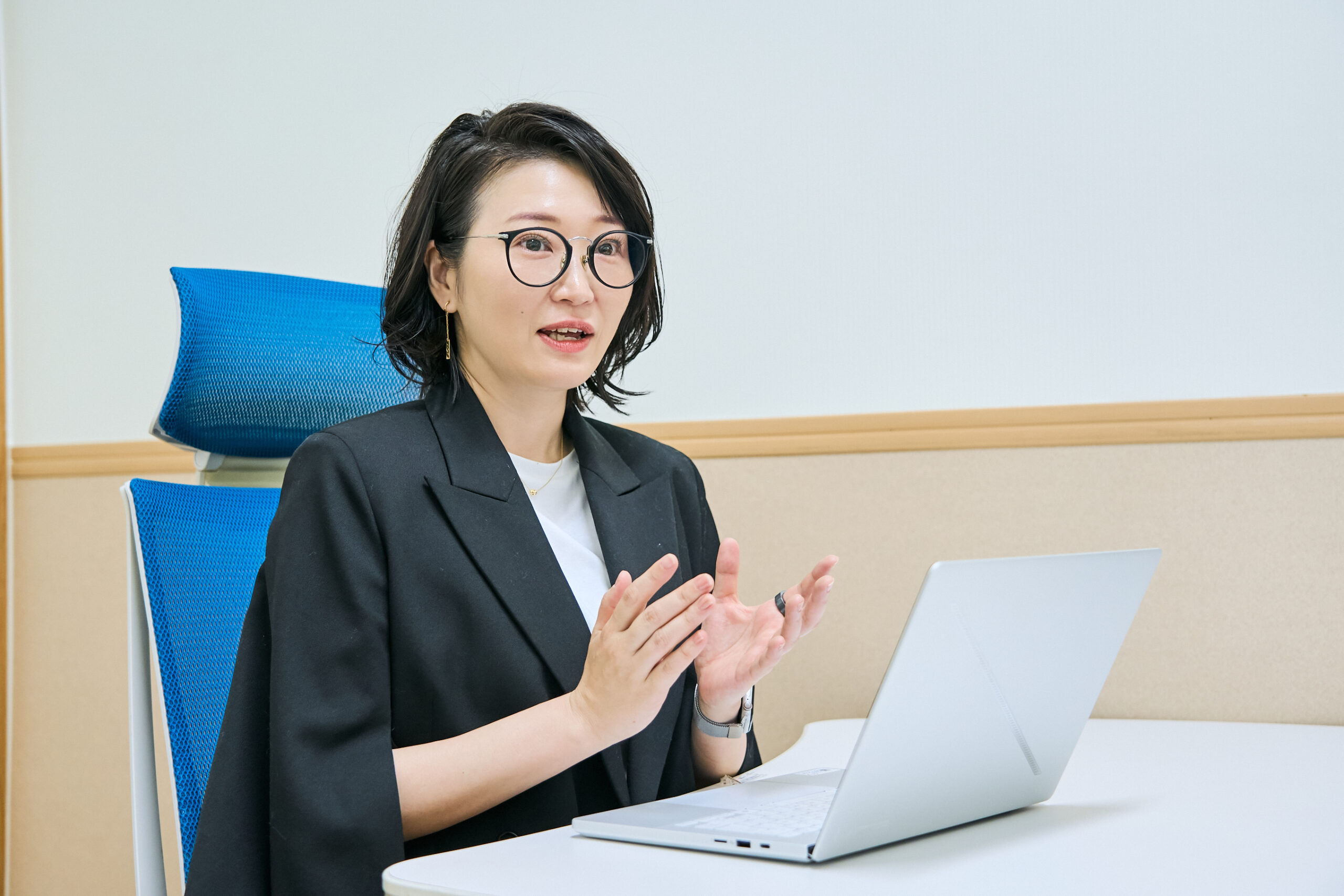 株式会社エフカラー代表・田平智子が生成AI活用入門について語るインタビューの写真