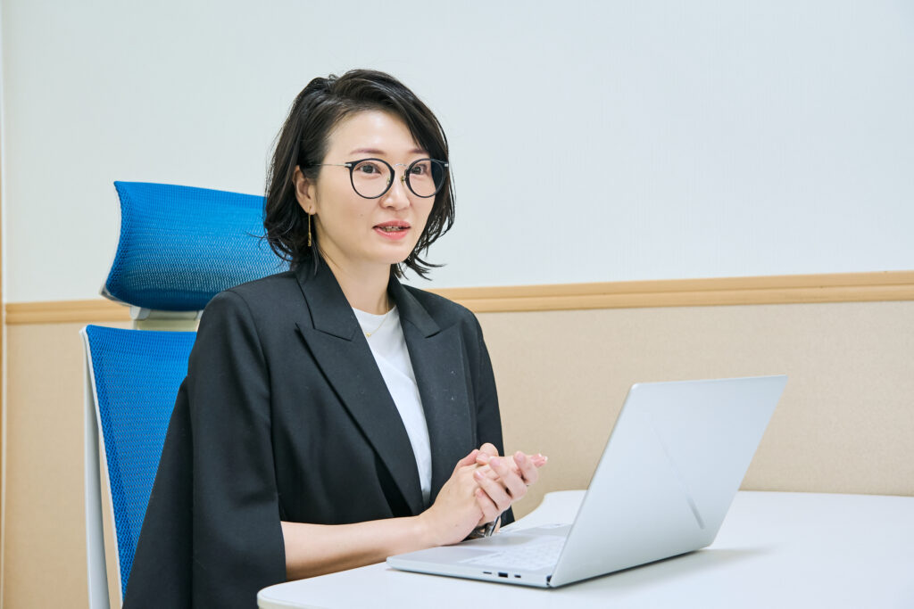 株式会社エフカラー代表・田平智子が生成AI活用入門について語るインタビューの写真