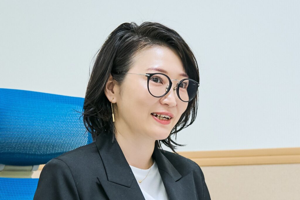 株式会社エフカラー代表・田平智子が生成AI活用入門について語るインタビューの写真